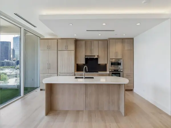 2408 Victory Park Lane #1036, Dallas, TX 75219