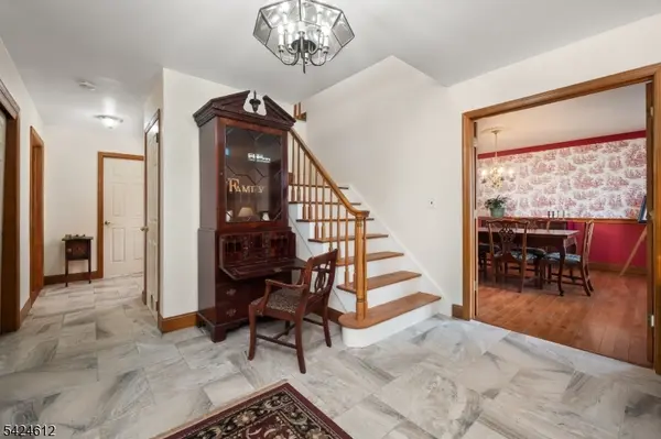 10 Warwick Dr, Washington Twp., NJ 07853