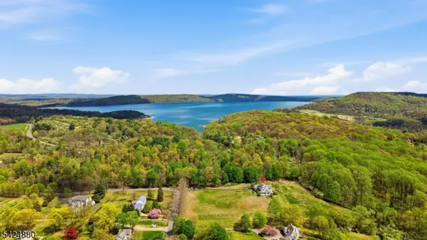 19 Allerton Rd, Clinton Twp., NJ 08833