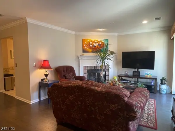 28 Commonwealth Dr, Bernards Twp., NJ 07920