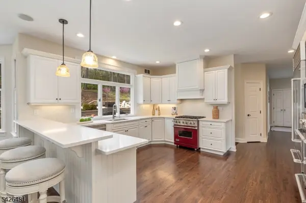 5 Cotswold Ln, Warren Twp., NJ 07059