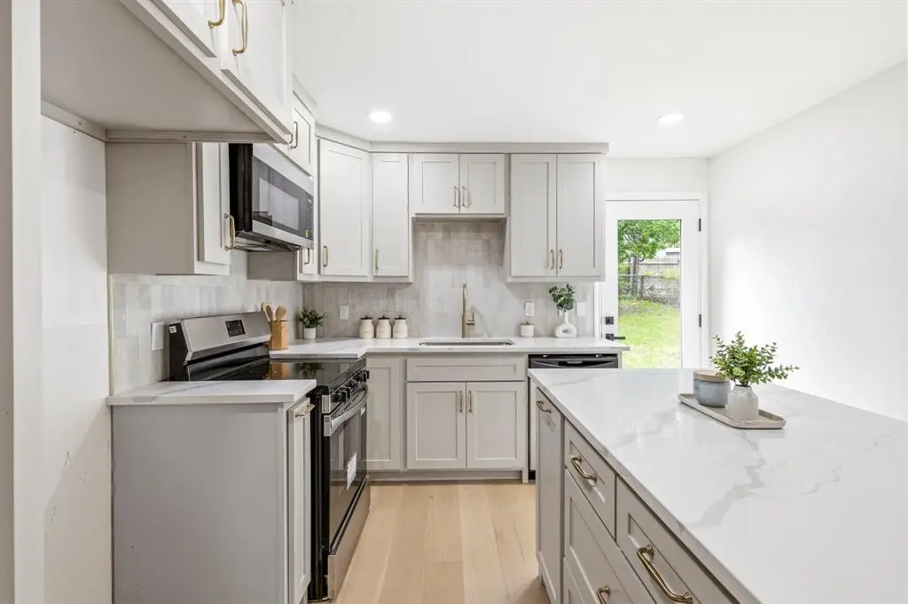 2528 Springvale Drive, Farmers Branch, TX 75234