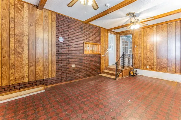 610 N Joyce Street, Lacy Lakeview, TX 76705