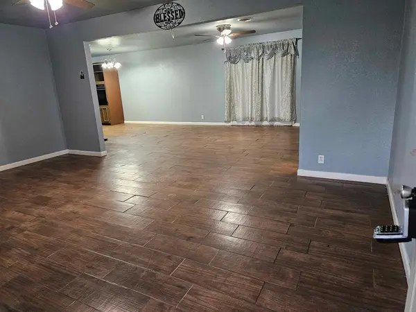 808 Mccurry Avenue, Bedford, TX 76022