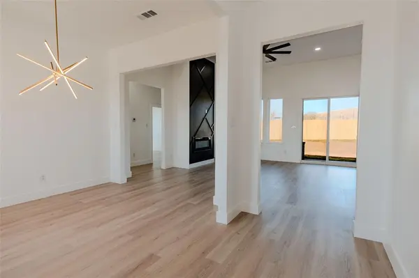 592 Highview Court, Godley, TX 76044