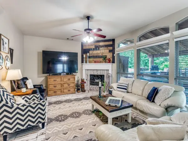 6811 Shore Breeze Court, Arlington, TX 76016