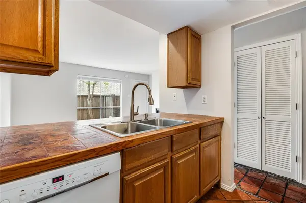 2702 Douglas Avenue #143, Dallas, TX 75219