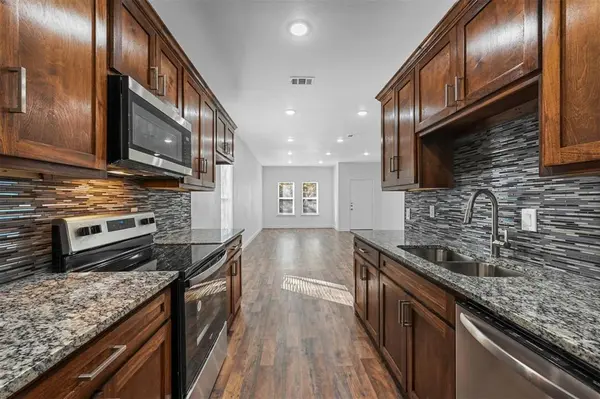 129 Arapaho Trail, Mabank, TX 75156