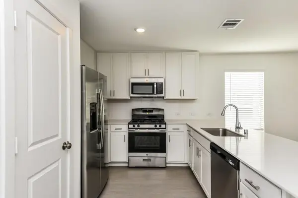 2745 Center Creek Lane, Fort Worth, TX 76108