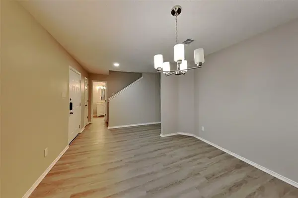 1400 Queen Annes Drive, Burleson, TX 76028