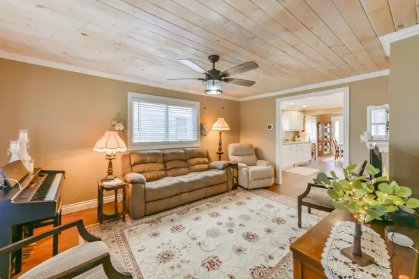 374 Grady AVE, Peterborough, ON K9J 5S4