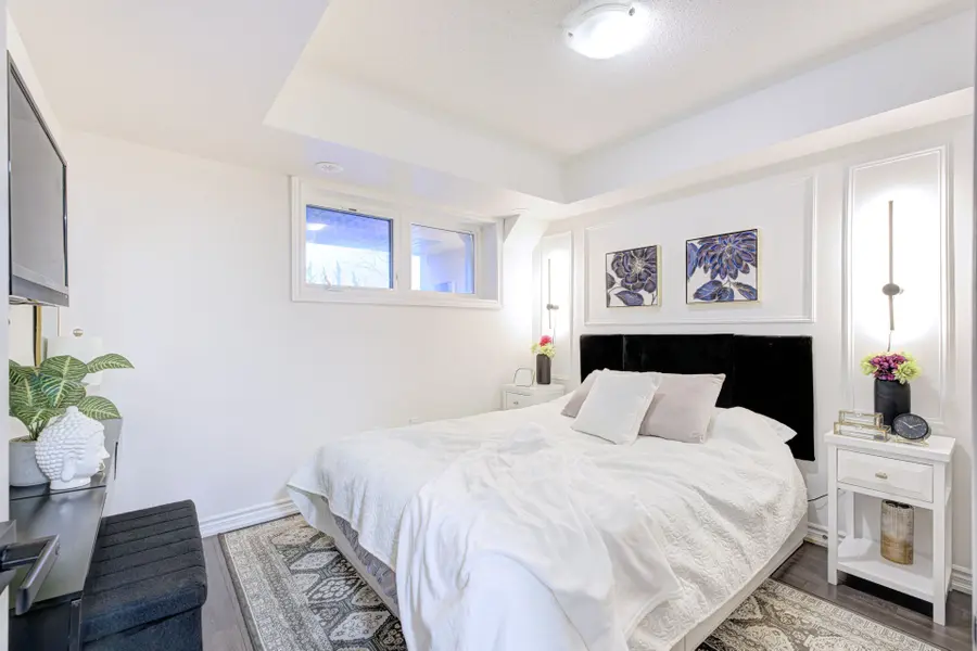 2566 William Jackson DR, Pickering, ON L1X 0E5