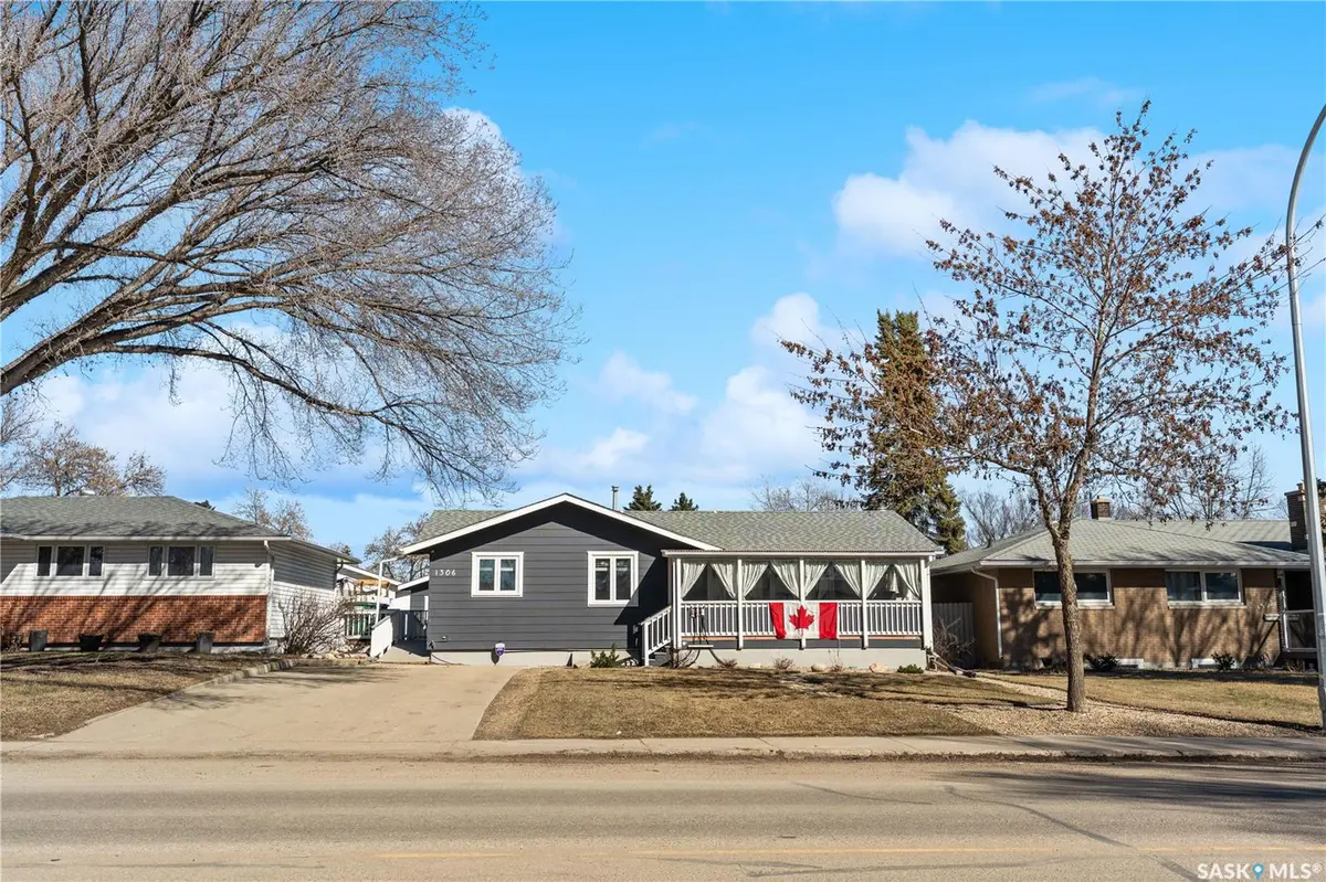 1306 W AVENUE N, Saskatoon, SK S7K 0R3