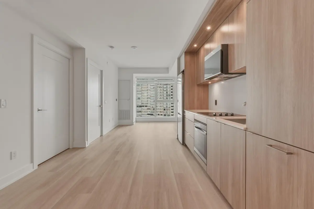 25 Cordova AVE #1402, Toronto W08, ON M9A 0E5