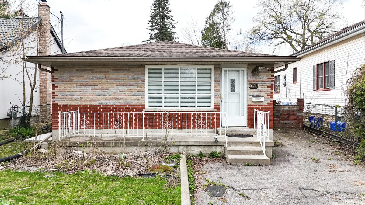 201 Emerson AVE, London South, ON N5Z 3L5