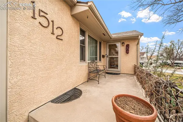 1512 Alexander CIR, Pueblo, CO 81001