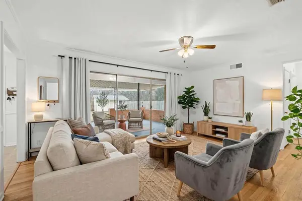 210 N Summit Street, Red Oak, TX 75154