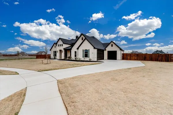 101 Grey Wolf Court, Godley, TX 76044