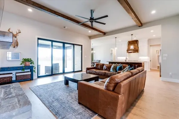 101 Grey Wolf Court, Godley, TX 76044