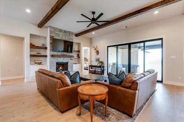 101 Grey Wolf Court, Godley, TX 76044