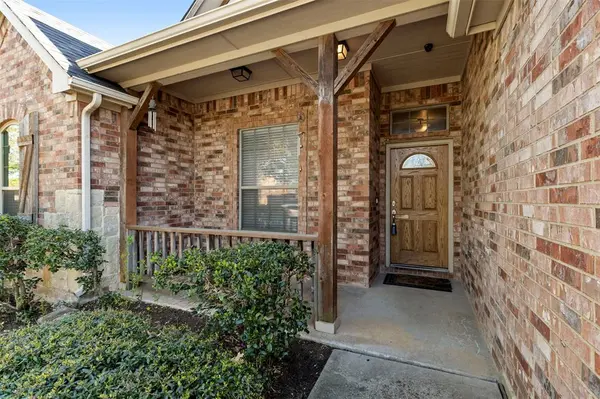 565 Griffith Drive, Saginaw, TX 76179