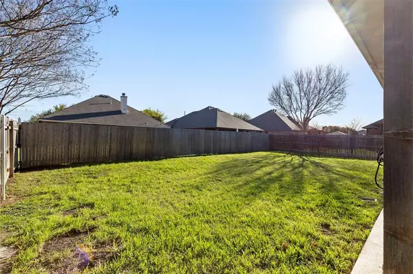 565 Griffith Drive, Saginaw, TX 76179