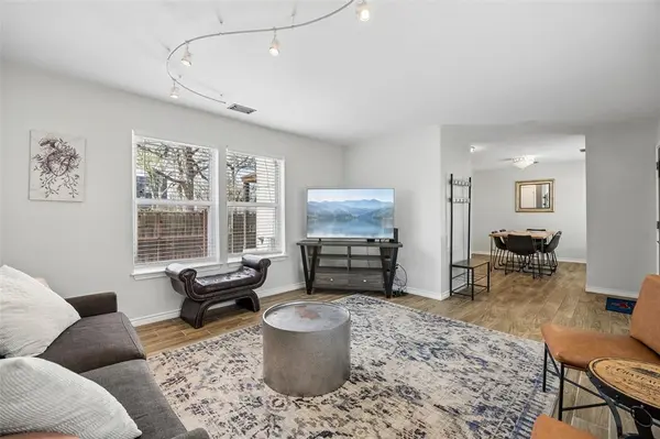 1802 N Prairie Avenue, Dallas, TX 75204