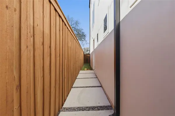 1123 Muncie Avenue, Dallas, TX 75212