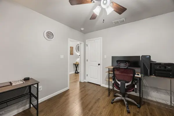 208 N Oak Lane, Tolar, TX 76476