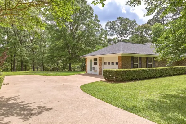 9465 Peninsula Drive, Tyler, TX 75707