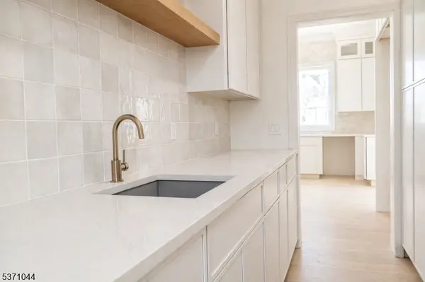 263 Arbor Rd, Franklin Lakes Boro, NJ 07417