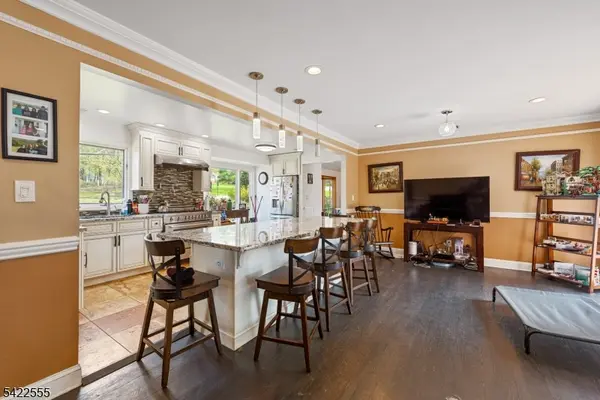 106 Dogwood Dr, Oakland Boro, NJ 07436