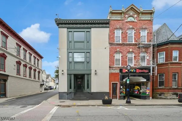 170 Spring St, Newton Town, NJ 07860