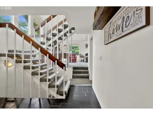 833 Rhododendron DR, Florence, OR 97439