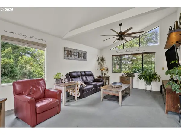 833 Rhododendron DR, Florence, OR 97439