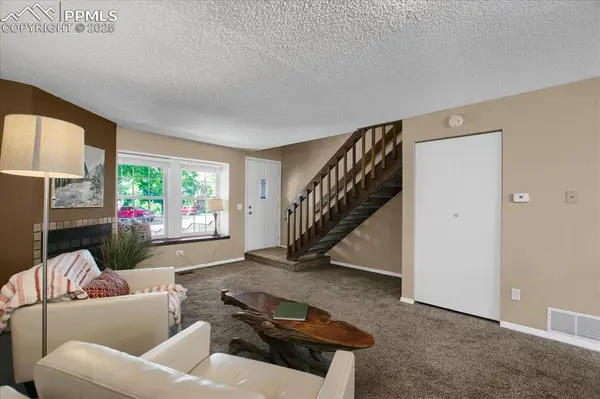 6831 Mountain Top LN, Colorado Springs, CO 80919