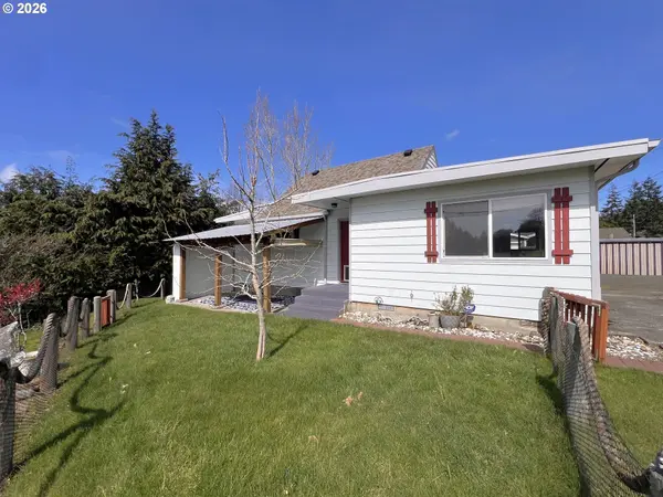 1092 LEWIS ST, North Bend, OR 97459