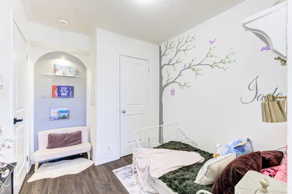 2566 William Jackson DR, Pickering, ON L1X 0E5