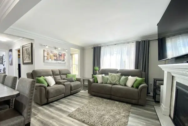 1914 Liverpool RD, Pickering, ON L1V 1W5