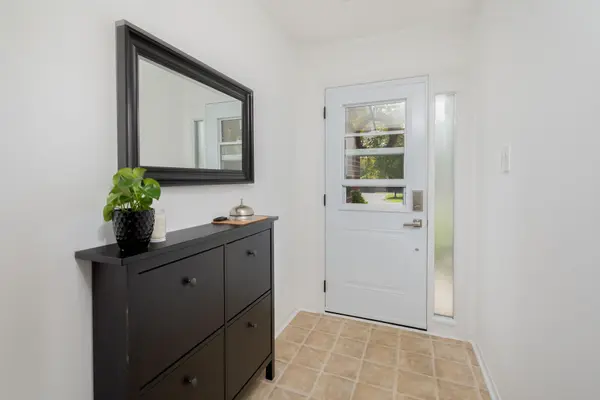 1324 Quinpool CT, Mississauga, ON L5C 4J3