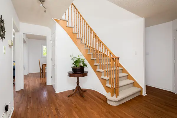 1324 Quinpool CT, Mississauga, ON L5C 4J3