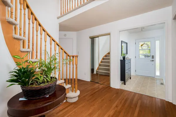 1324 Quinpool CT, Mississauga, ON L5C 4J3