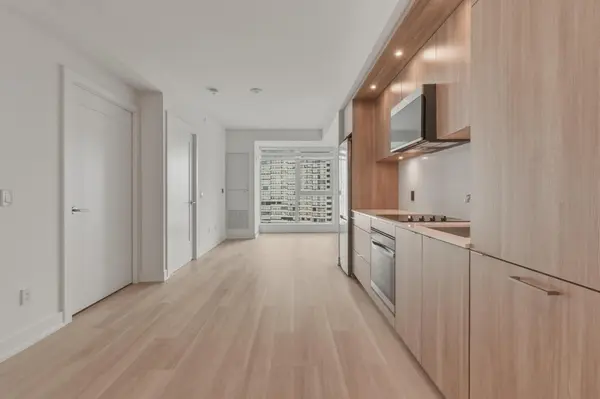 25 Cordova AVE #1402, Toronto W08, ON M9A 0E5