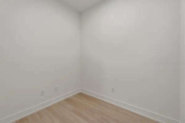 25 Cordova AVE #1402, Toronto W08, ON M9A 0E5