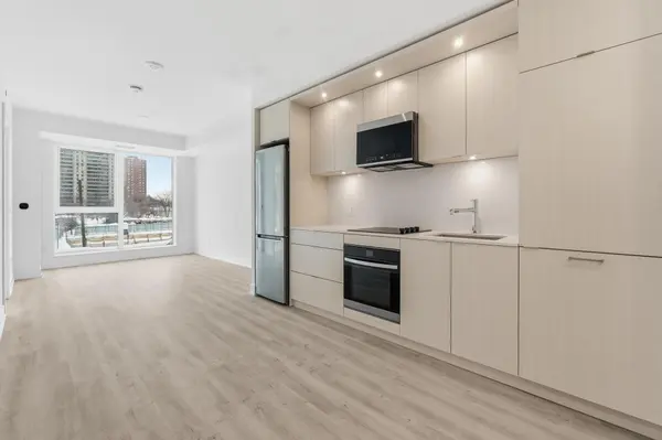 25 Cordova AVE #315, Toronto W08, ON M9A 0E5