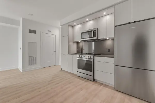 60 Central Park Roadway N/A #2210, Toronto W08, ON M9A 3K1