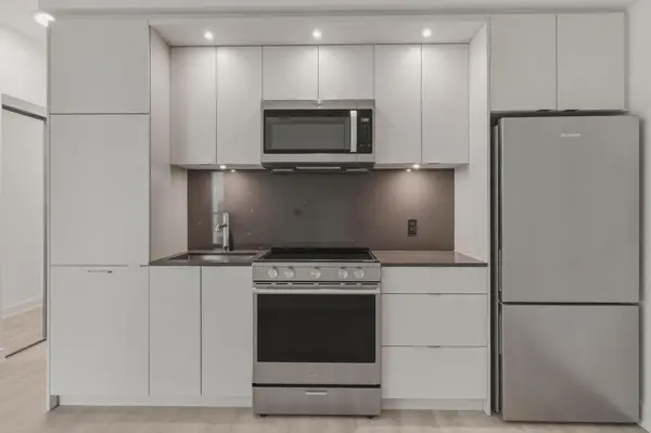 60 Central Park Roadway N/A #2210, Toronto W08, ON M9A 3K1