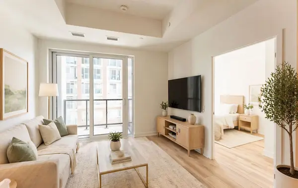 1660 Bloor ST W #404, Toronto W02, ON M6P 1B1