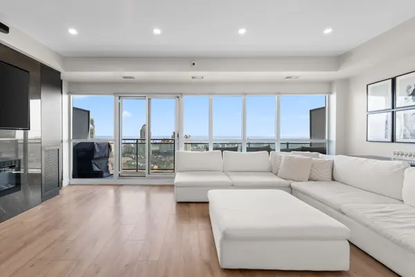 165 Legion RD #2128, Toronto W06, ON M8Y 0B3