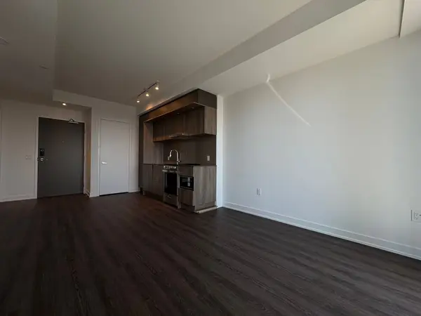 448 Burnhamthorpe RD W #1610, Mississauga, ON L5B 0R4